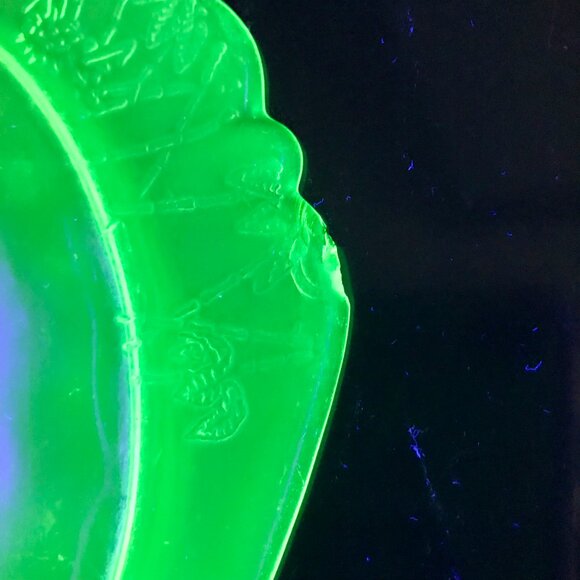 Vintage Green Uranium Vaseline Sylvan Federal Glass Parrot Bowl Plate Used - Picture 3 of 7